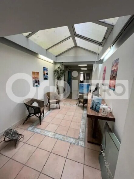 Local commercial dans La Rochelle à louer - Photo de l’immeuble – Image 3 sur 3