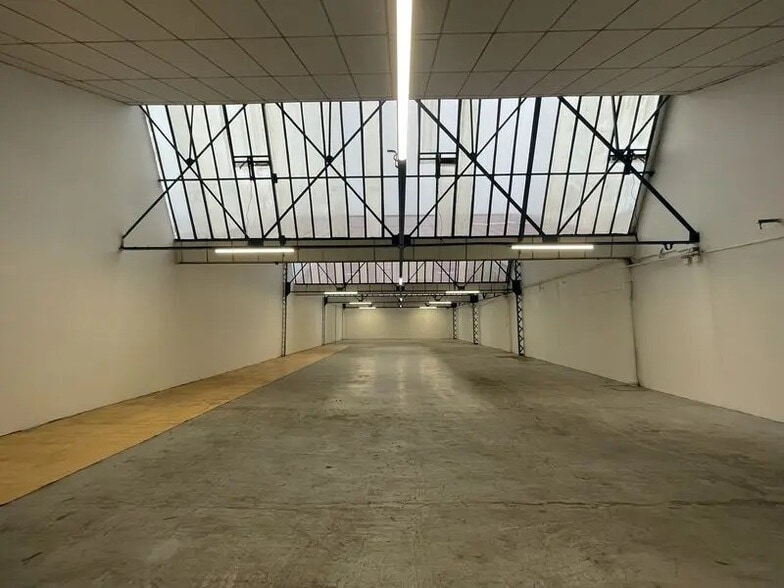 Local d’activités dans Montreuil à louer - Photo de l’immeuble – Image 3 sur 7