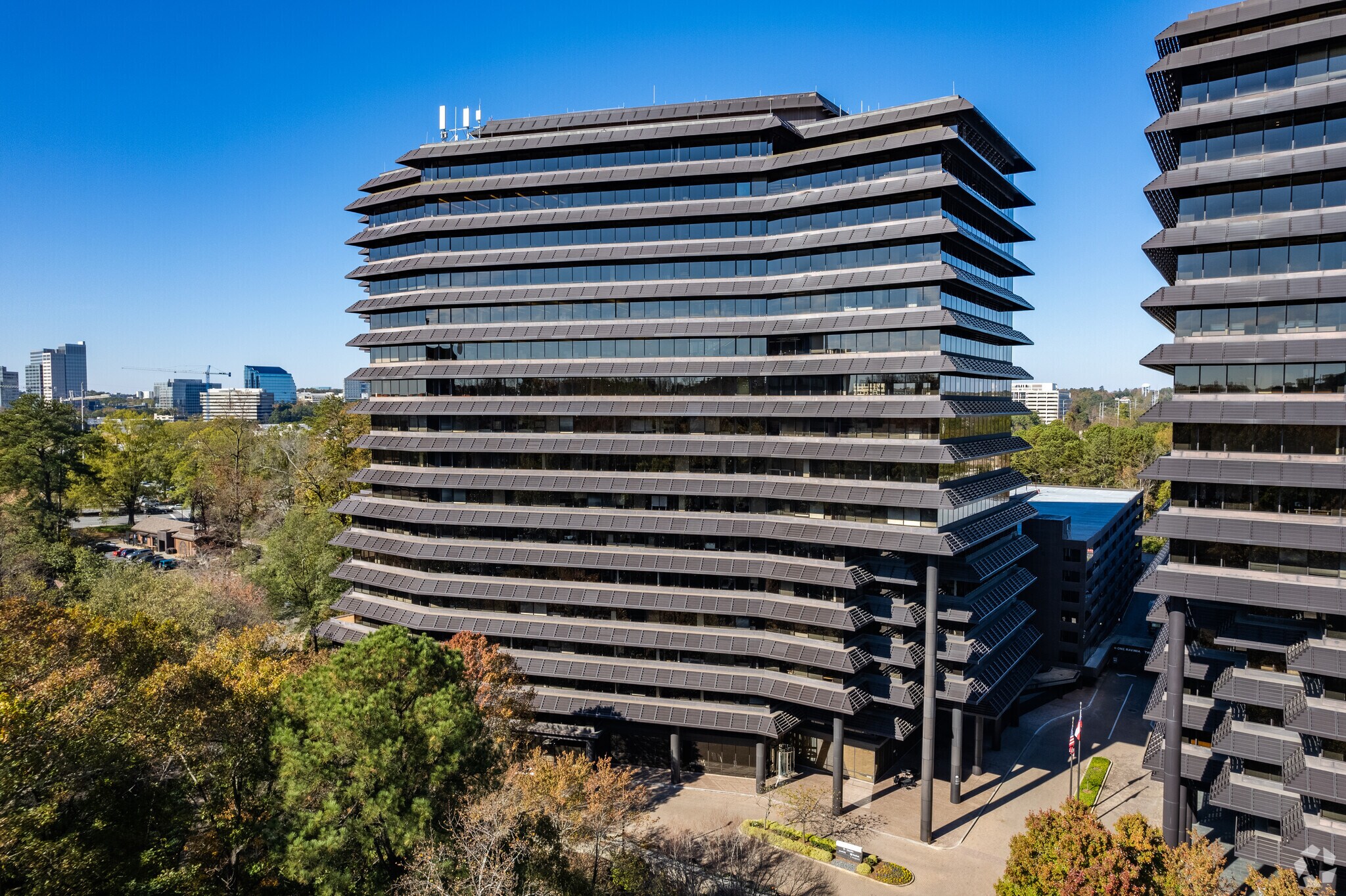 1 Ravinia Dr, Atlanta, GA à louer Photo principale– Image 1 sur 41