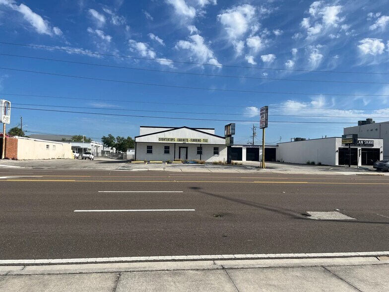 2317 Bee Ridge Rd, Sarasota, FL à louer - Photo de l’immeuble – Image 1 sur 13