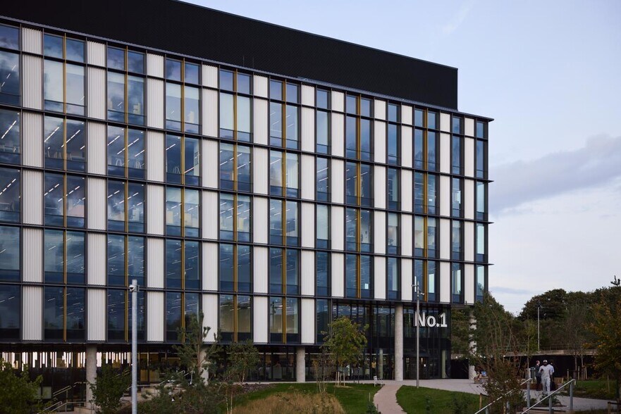 Aston Webb Blvd, Birmingham à louer - Photo de l’immeuble – Image 1 sur 15