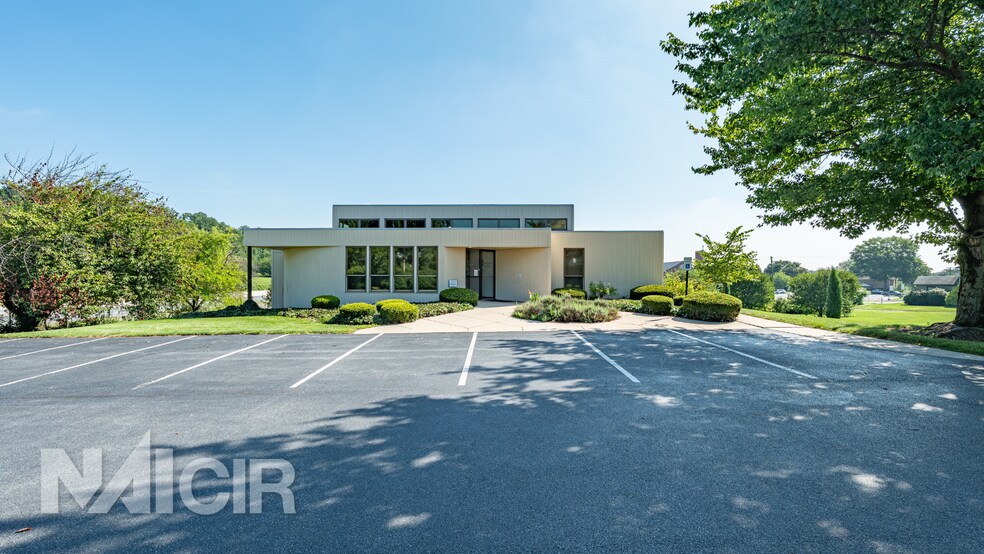 2445 Marietta Ave, Lancaster, PA à louer - Photo de l’immeuble – Image 2 sur 7