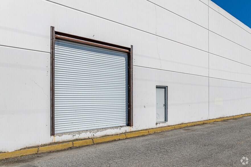 7825 Somerset Blvd, Paramount, CA à louer - Photo de l’immeuble – Image 3 sur 9