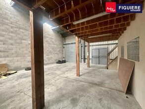 705 Avenue De L'Europe, Saint-Cannat à louer Photo de l’immeuble– Image 2 sur 2