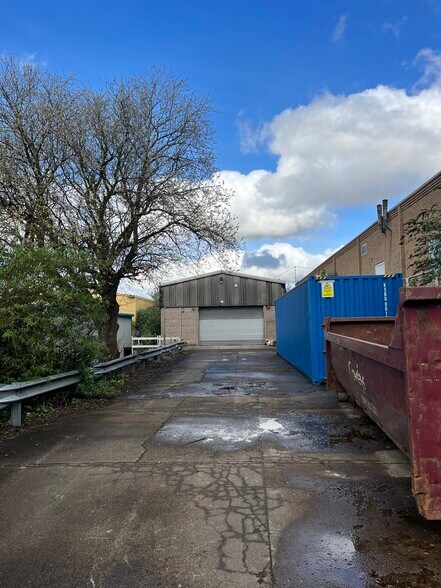 119 Provost Way, Luton à louer - Photo de l’immeuble – Image 2 sur 3