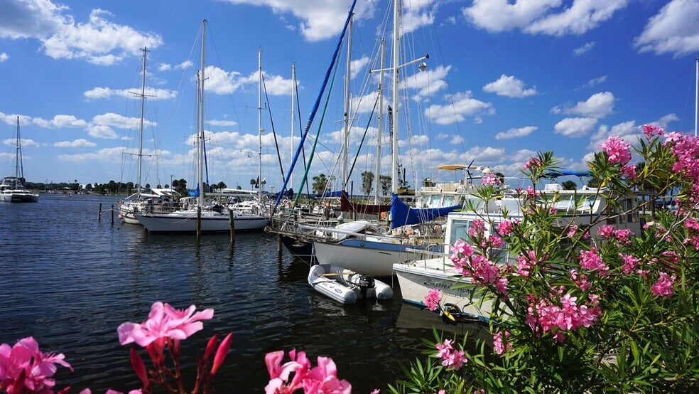 419 N Washington Ave, Titusville, FL à vendre - Photo de l’immeuble – Image 3 sur 14