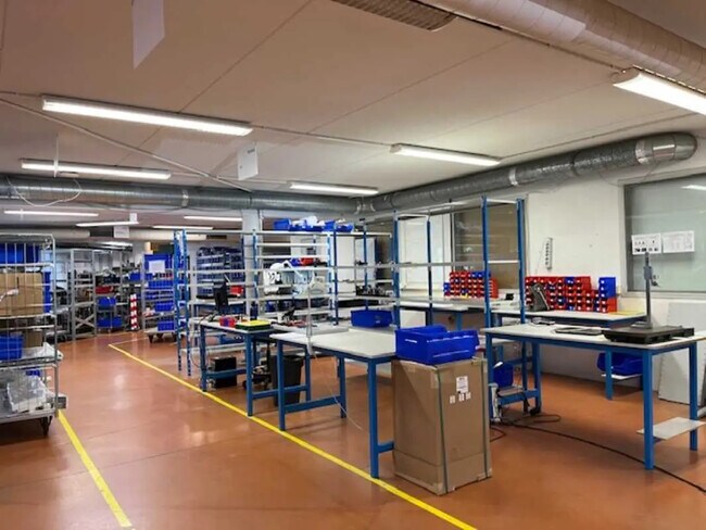 Plus de détails pour Bureau, Local d'activités à louer