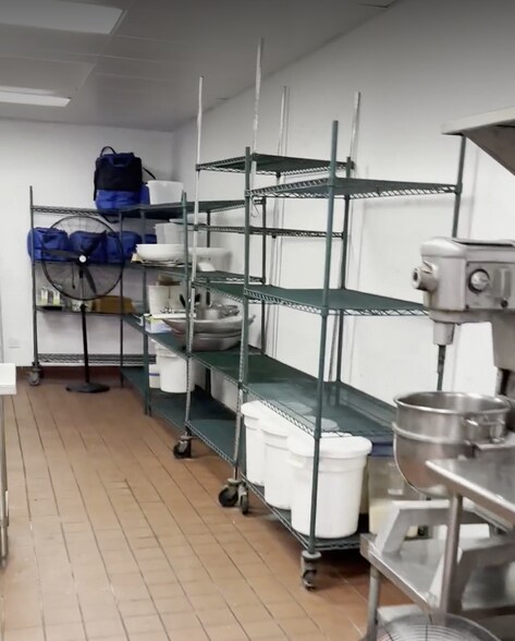 3048 Fletcher Dr, Los Angeles, CA à louer - Photo intérieure – Image 3 sur 5