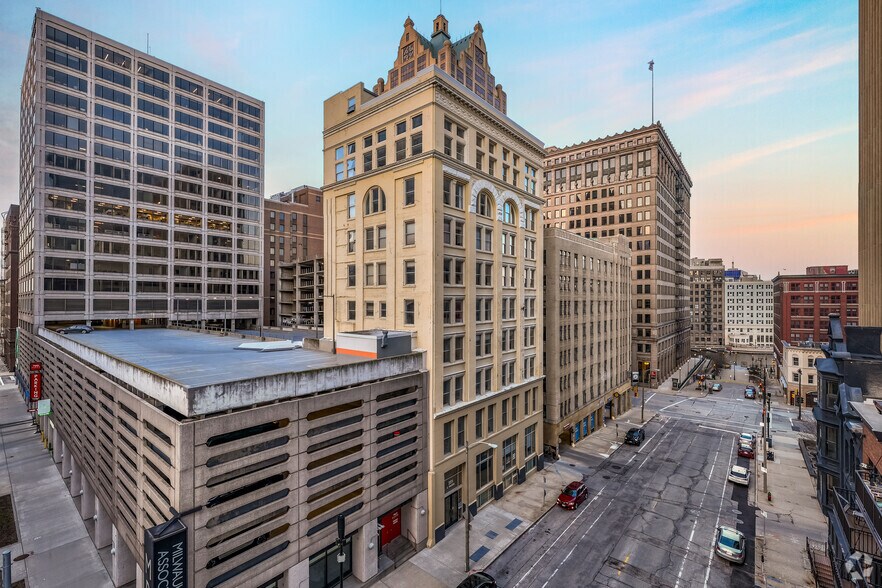 225 E Mason St, Milwaukee, WI à vendre - Photo principale – Image 1 sur 41