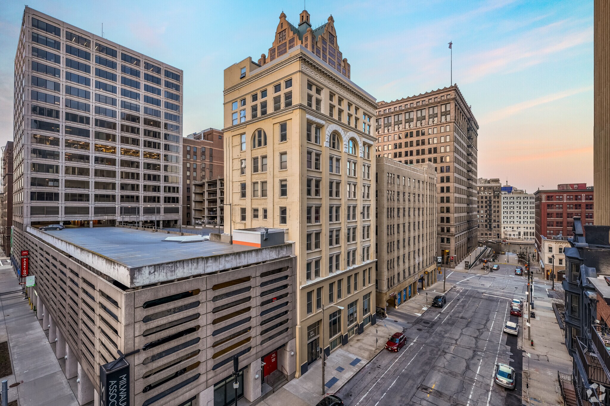 225 E Mason St, Milwaukee, WI à vendre Photo principale– Image 1 sur 42