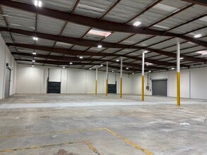 2311 Pullman St, Santa Ana, CA à louer Photo intérieure– Image 2 sur 4