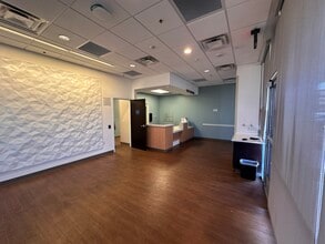 55-75 S Valle Verde Dr, Henderson, NV à louer Photo de l’immeuble– Image 2 sur 3