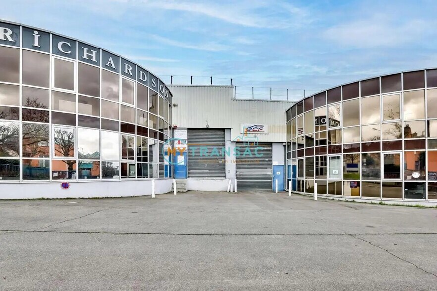 Local d’activités dans Fontenay-sous-Bois à louer - Photo de l’immeuble – Image 3 sur 11