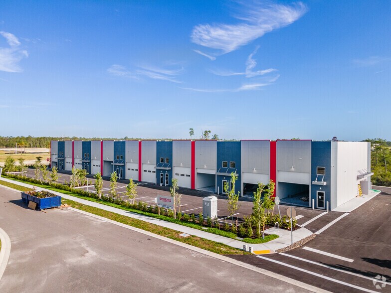 12300 Itec Park dr, Fort Myers, FL à vendre - Photo de l’immeuble – Image 2 sur 15