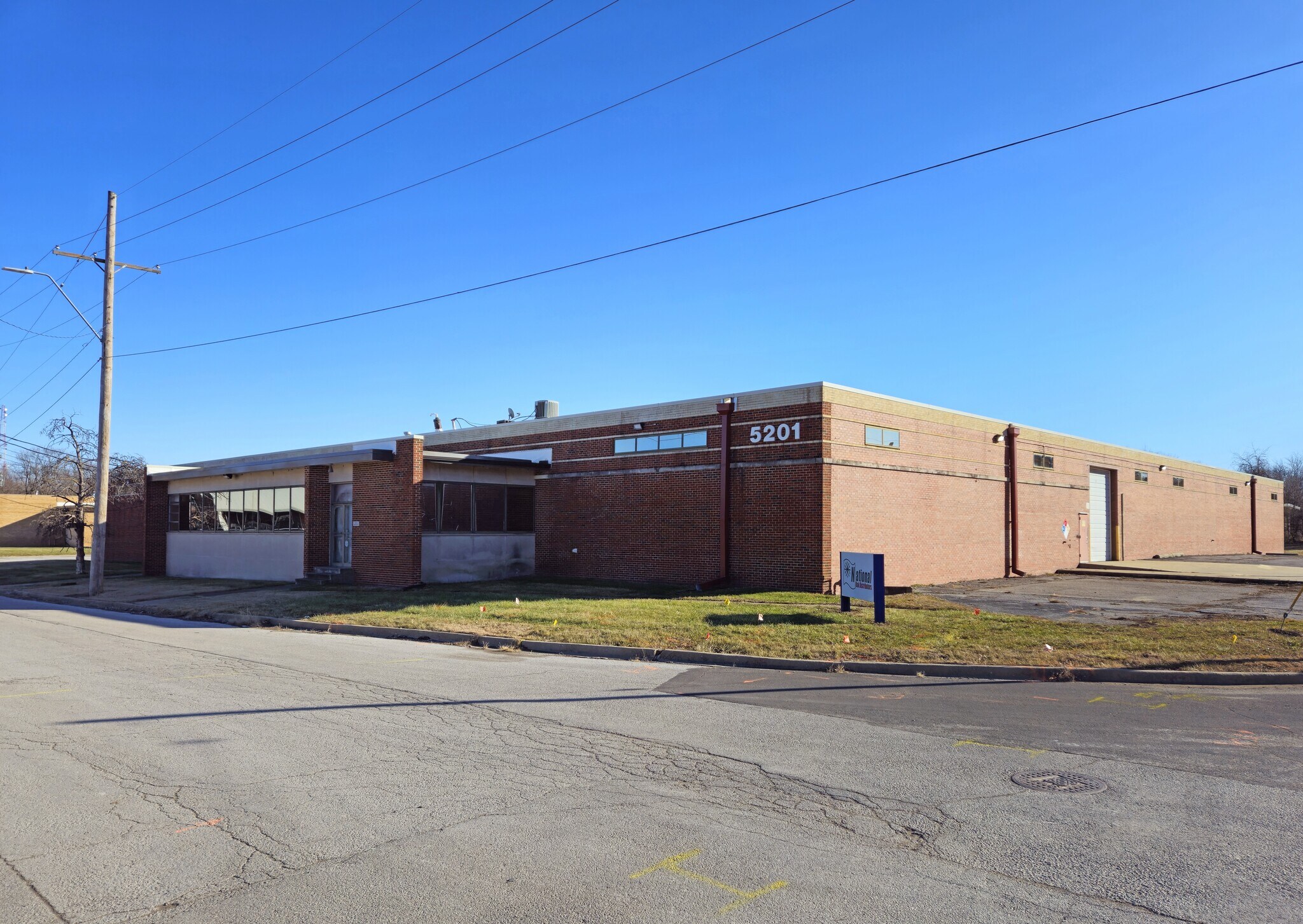 5200 & 5203 E 59th Street portefeuille de 2 biens à vendre sur LoopNet.fr Photo principale– Image 1 sur 13