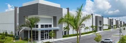 9535 NW 174th St, Hialeah, FL à louer Photo de l’immeuble– Image 2 sur 16