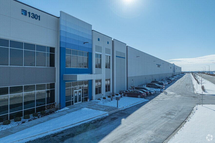 1301 N Abbott Rd, Romeoville, IL à louer - Photo principale – Image 1 sur 6