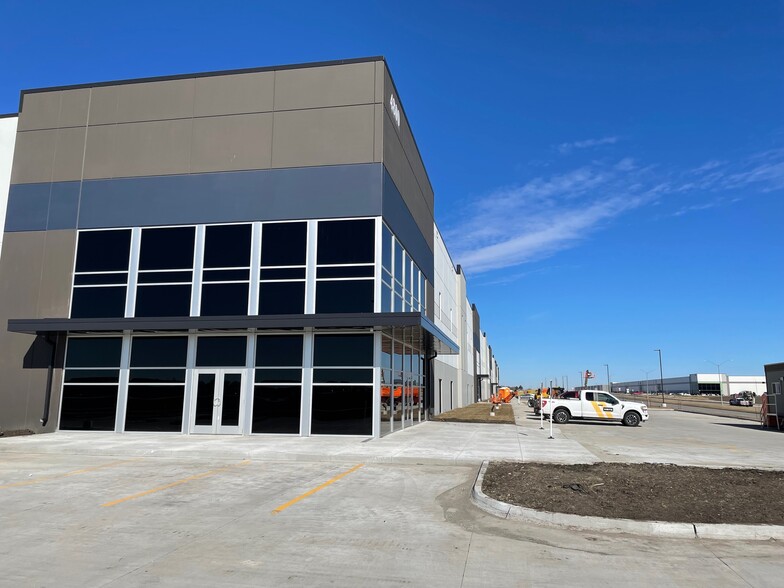 128th St And Meredith Dr, Urbandale, IA à louer - Photo de l’immeuble – Image 3 sur 5