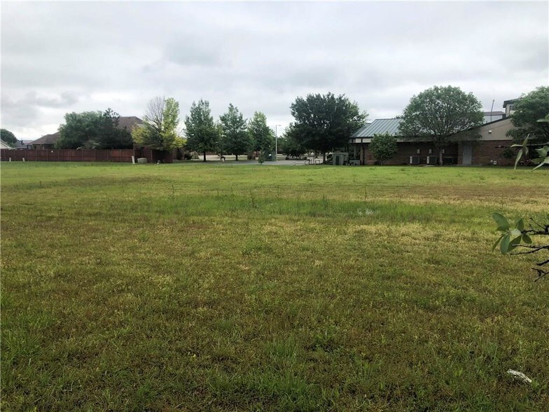 813 26th Ave NW, Norman, OK à vendre - Photo de l’immeuble – Image 3 sur 5