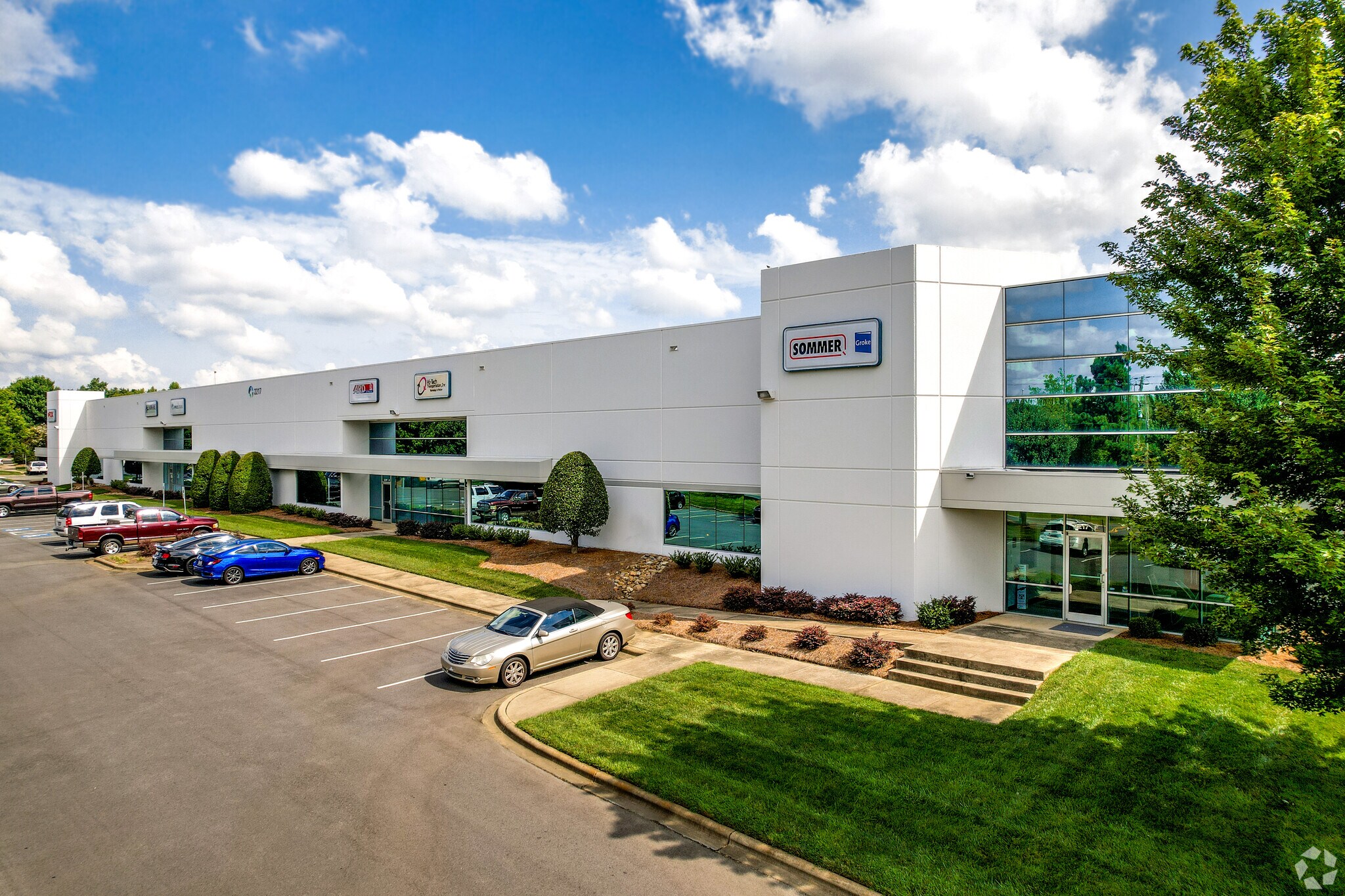 2217 Distribution Center Dr, Charlotte, NC à louer Photo de l’immeuble– Image 1 sur 1