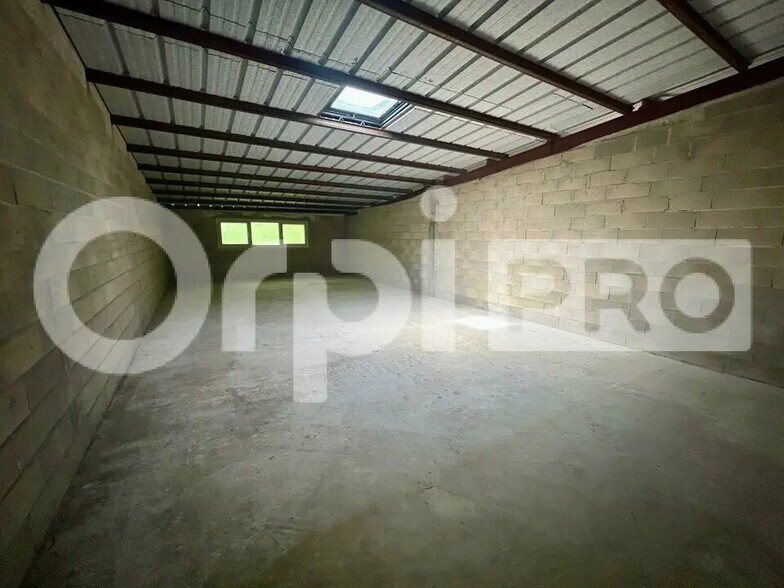 Local d'activités dans Saint-Chéron à vendre - Photo de l’immeuble – Image 3 sur 7