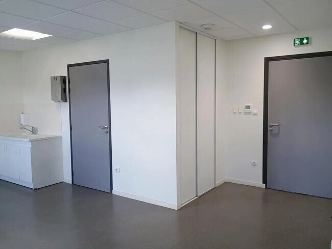 Plus de détails pour Bureau à louer