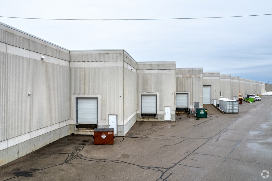 6221 Highway 7, Vaughan, ON à louer - Photo de l’immeuble – Image 2 sur 2