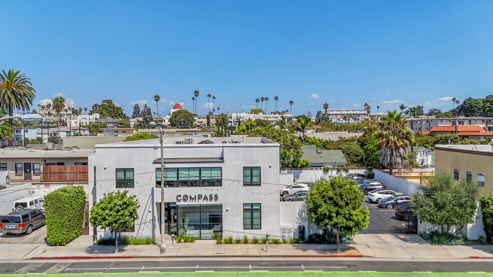 2115 Main St, Santa Monica, CA à vendre - Photo de l’immeuble – Image 1 sur 14