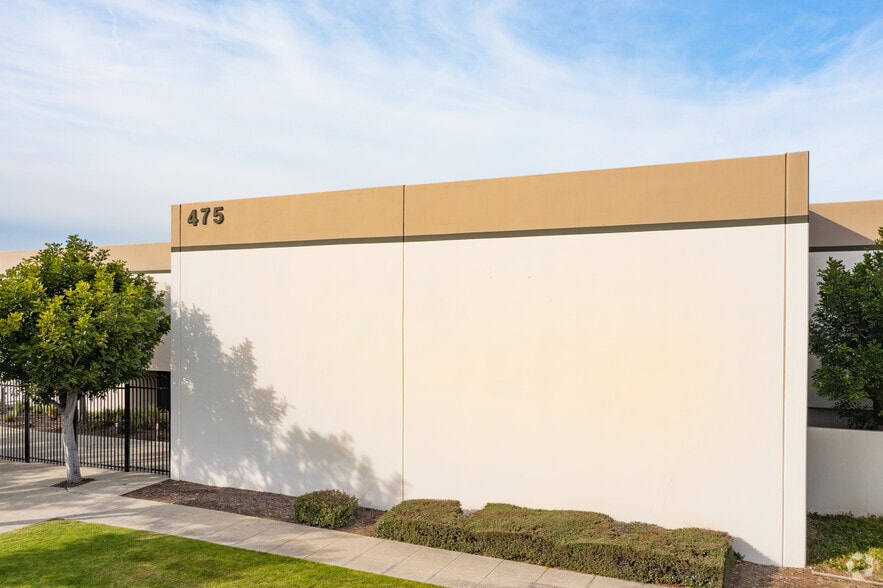 475 W Manville St, Compton, CA à louer - Photo principale – Image 1 sur 5