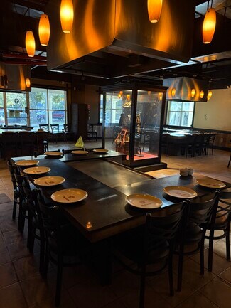 Plus de détails pour 526 NW 60th St, Gainesville, FL - Local commercial à vendre