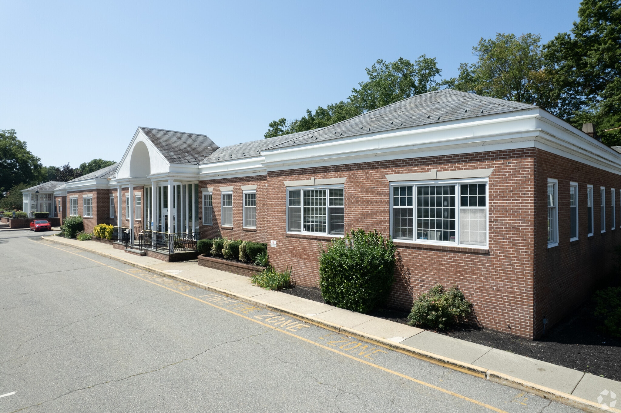 550 Kinderkamack Rd, Oradell, NJ à louer Photo principale– Image 1 sur 23