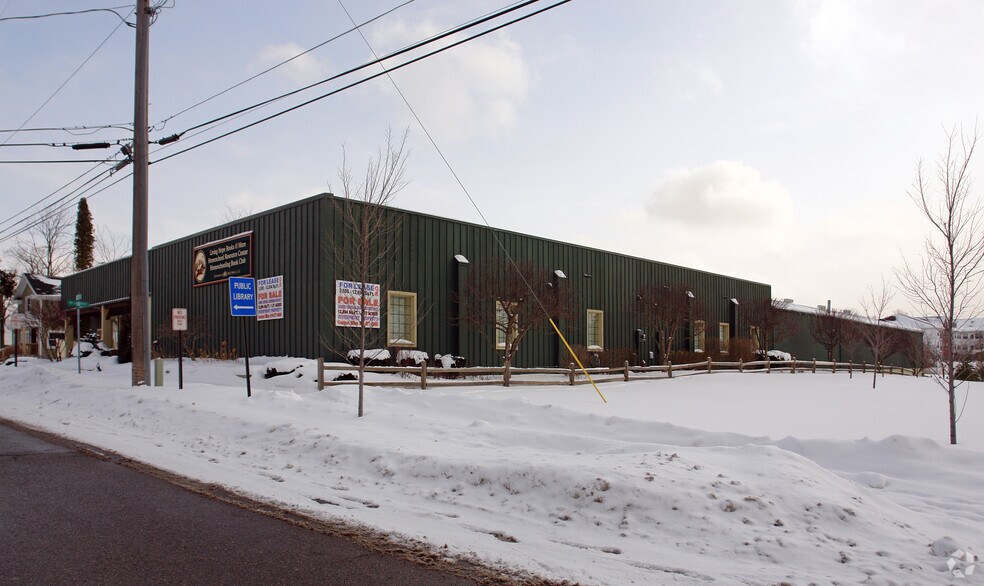 112 E Ellen St, Fenton, MI à louer - Photo de l’immeuble – Image 3 sur 5