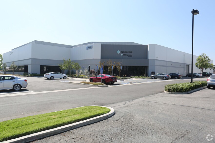 4462 Corporate Center Dr, Los Alamitos, CA à louer - Photo principale – Image 1 sur 7