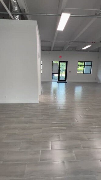 9100 Belvedere Rd, Royal Palm Beach, FL à louer - Vidéo sur l’annonce professionnelle – Image 2 sur 8