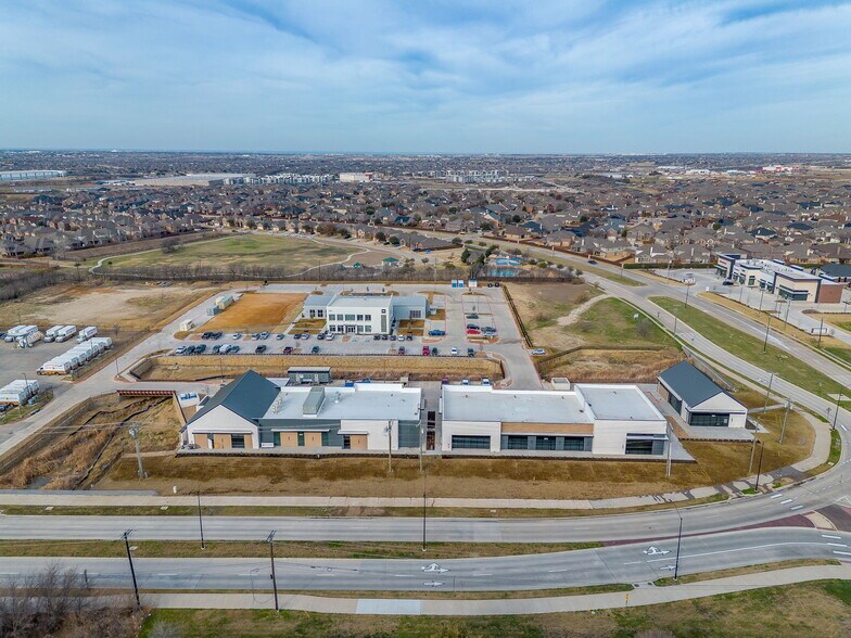 9555 Harmon Rd, Fort Worth, TX à louer - Photo principale – Image 1 sur 13