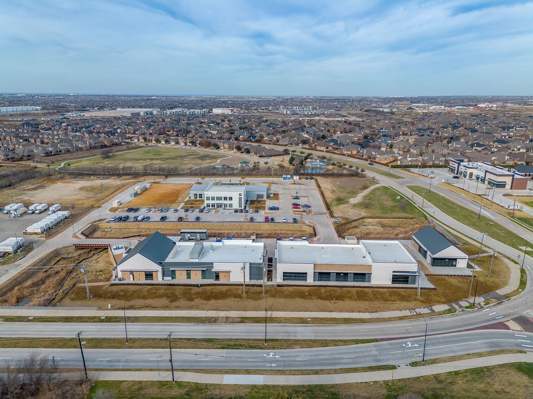 9555 Harmon Rd, Fort Worth, TX à louer Photo principale– Image 1 sur 14
