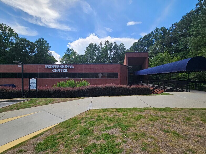 5635 Peachtree Pky, Peachtree Corners, GA à louer - Photo de l’immeuble – Image 2 sur 20