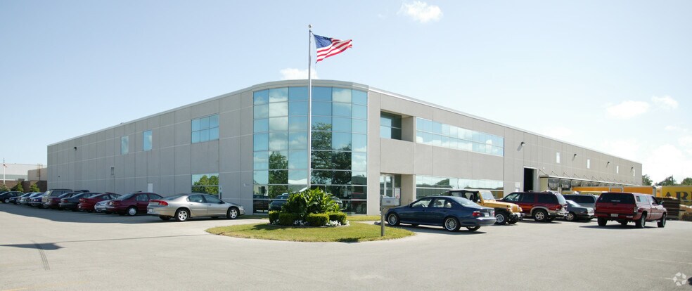 7000 S 10th, Oak Creek, WI à louer - Photo principale – Image 1 sur 1