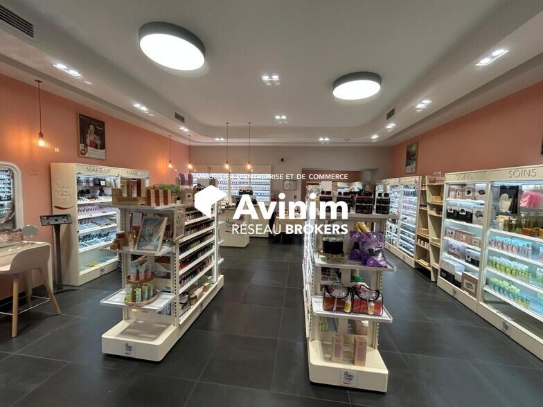 Local commercial dans Grenoble à louer - Photo intérieure – Image 2 sur 14