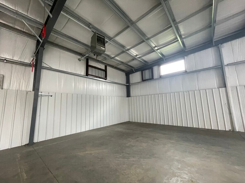 380 Business Park Cir, Stoughton, WI à louer - Photo de l’immeuble – Image 3 sur 7