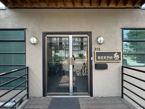 312 E Esplanade, North Vancouver, BC à louer Photo intérieure– Image 1 sur 6