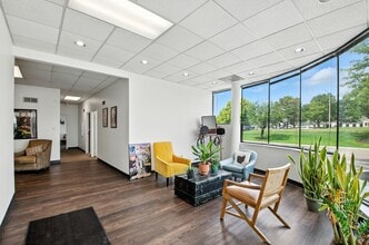 733 Lakeview Plaza Blvd, Worthington, OH à louer Photo intérieure– Image 1 sur 25