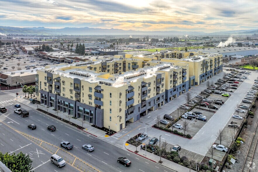 200 E 10th St, Gilroy, CA à louer - Aérien – Image 3 sur 16