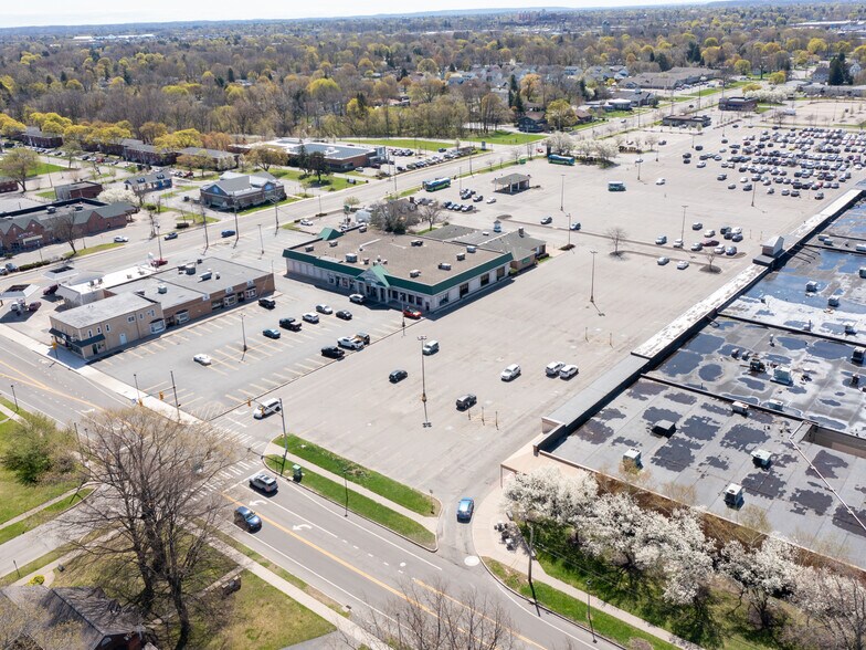 525 Titus Ave, Rochester, NY à louer - Photo de l’immeuble – Image 3 sur 27