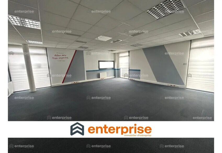 Bureau dans Compiègne à louer - Photo de l’immeuble – Image 1 sur 6