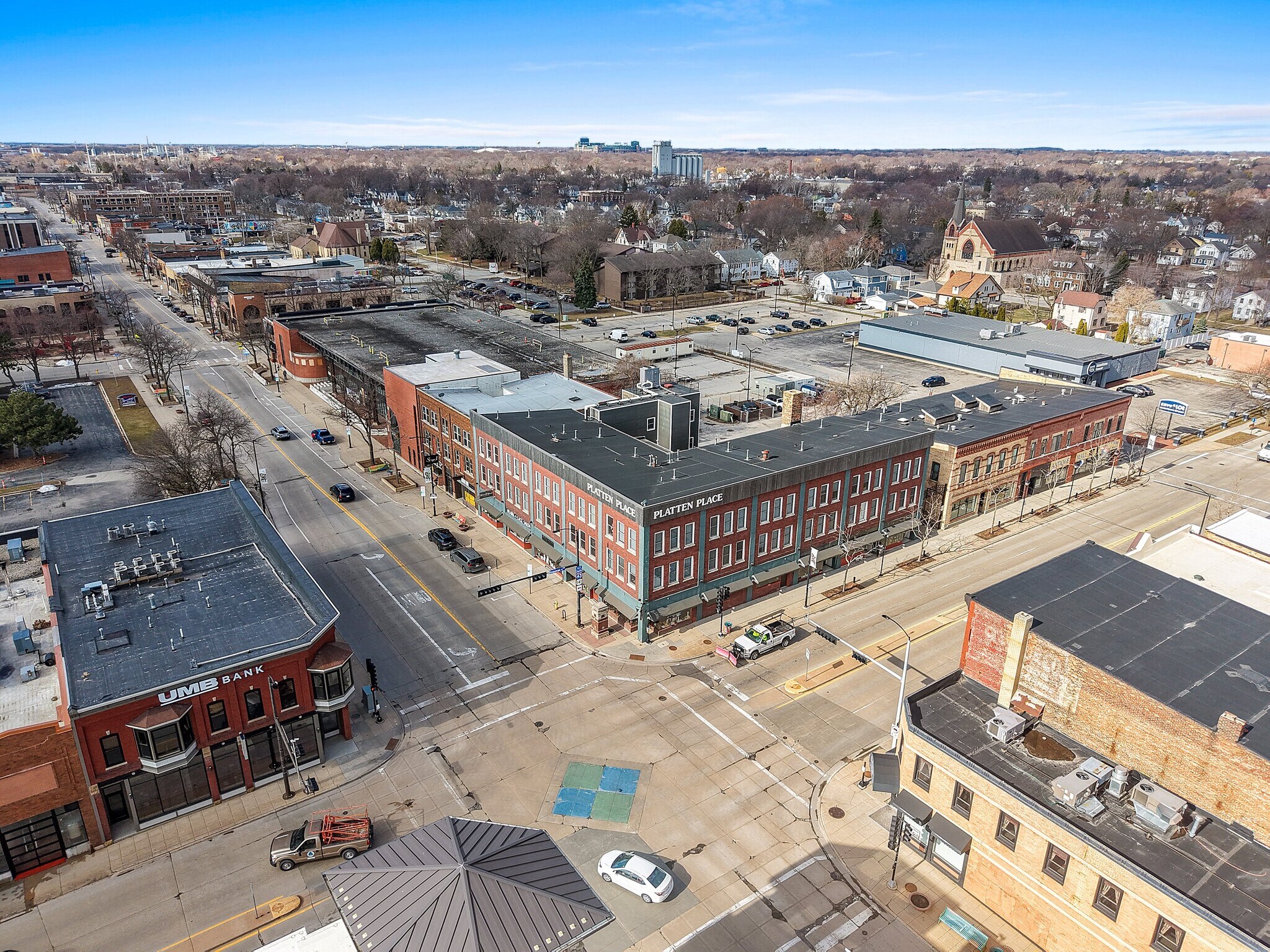 241 N Broadway, Green Bay, WI à louer Photo principale– Image 1 sur 2