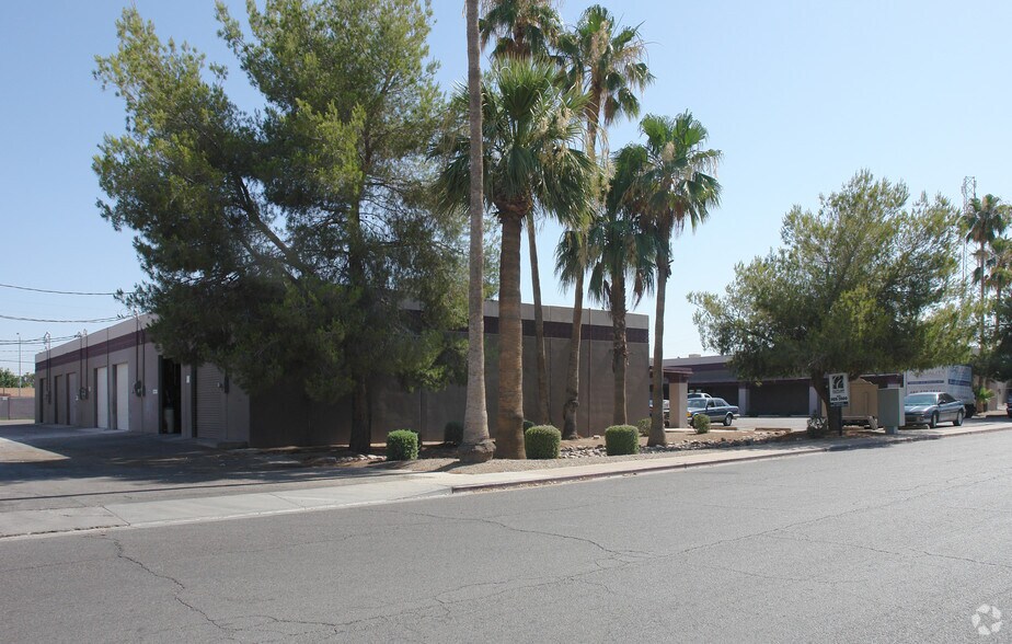 320 E 10th Dr, Mesa, AZ à louer - Photo de l’immeuble – Image 1 sur 6