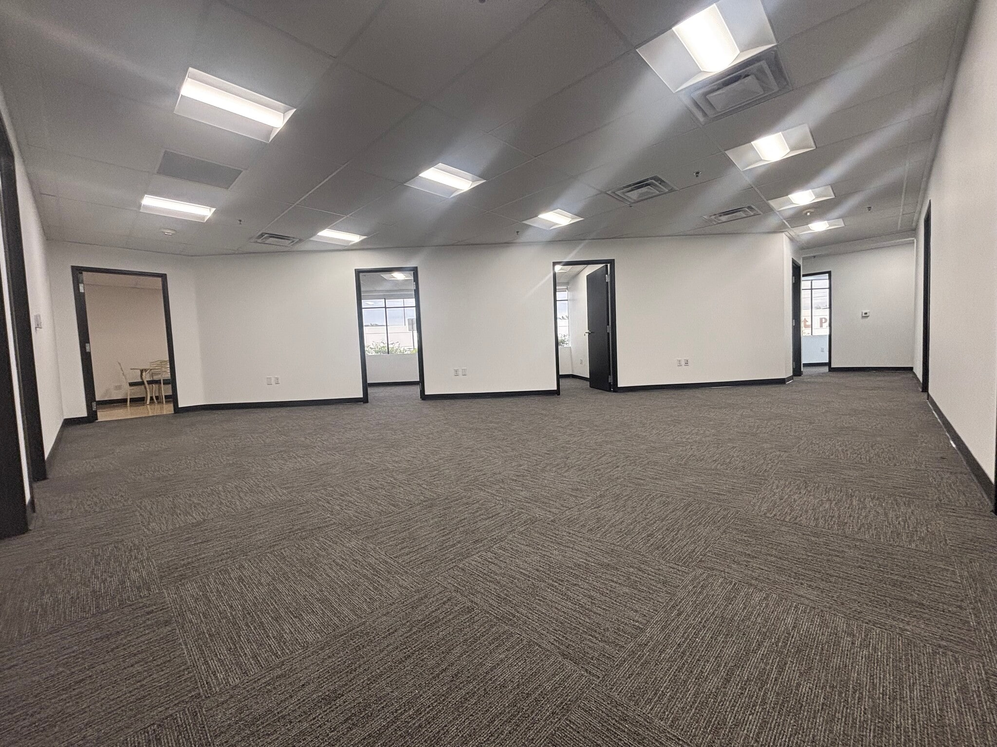 2080 E Flamingo Rd, Las Vegas, NV à louer Photo intérieure– Image 1 sur 7