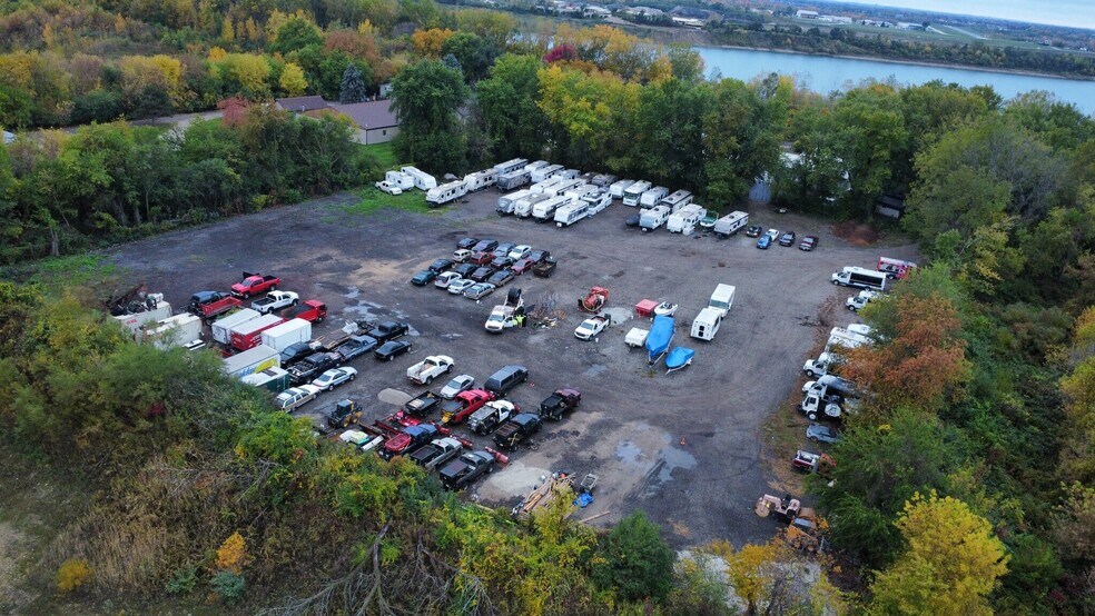 8300 Pingree Rd, Lake In The Hills, IL à louer - Photo de l’immeuble – Image 2 sur 3