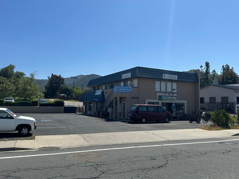 8047 Mission Gorge Rd, Santee, CA à vendre - Photo de l’immeuble – Image 2 sur 9
